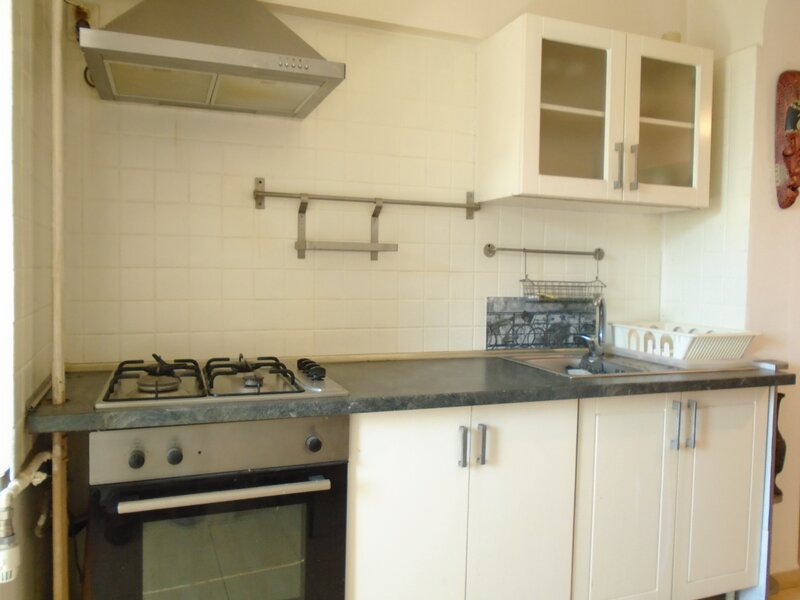 Banu Manta, Titulescu, 3 minute metrou,