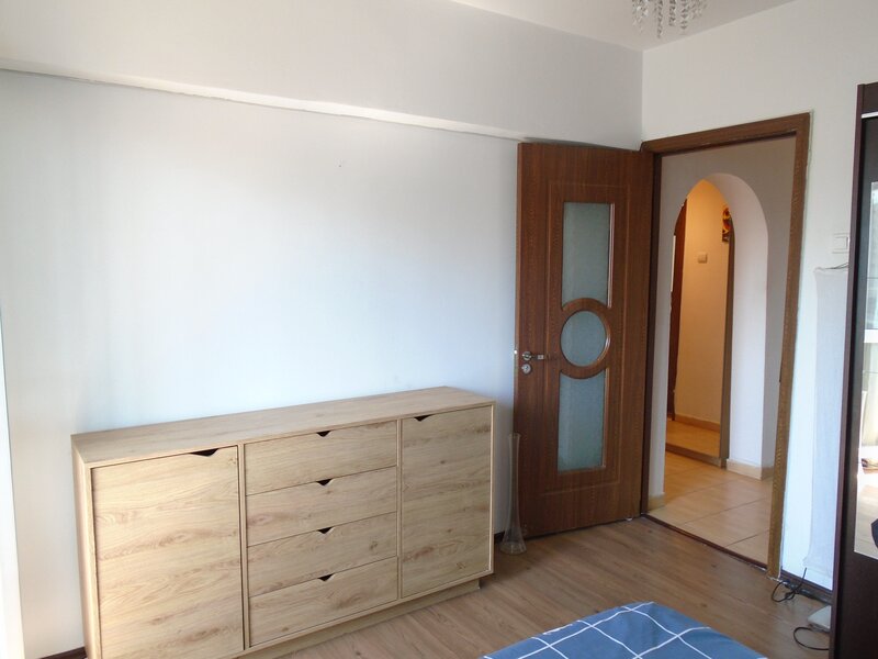 Banu Manta, Titulescu, 3 minute metrou,