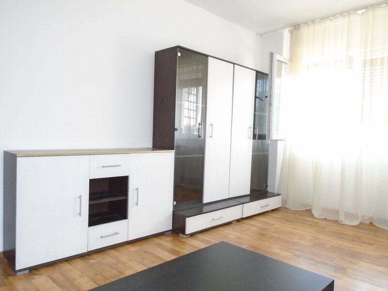 Banu Manta, Titulescu, 3 minute metrou,