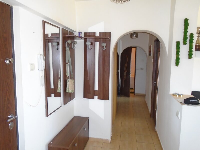 Banu Manta, Titulescu, 3 minute metrou,